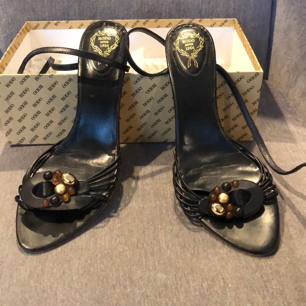 Rodo Black Sandal Size 9.5